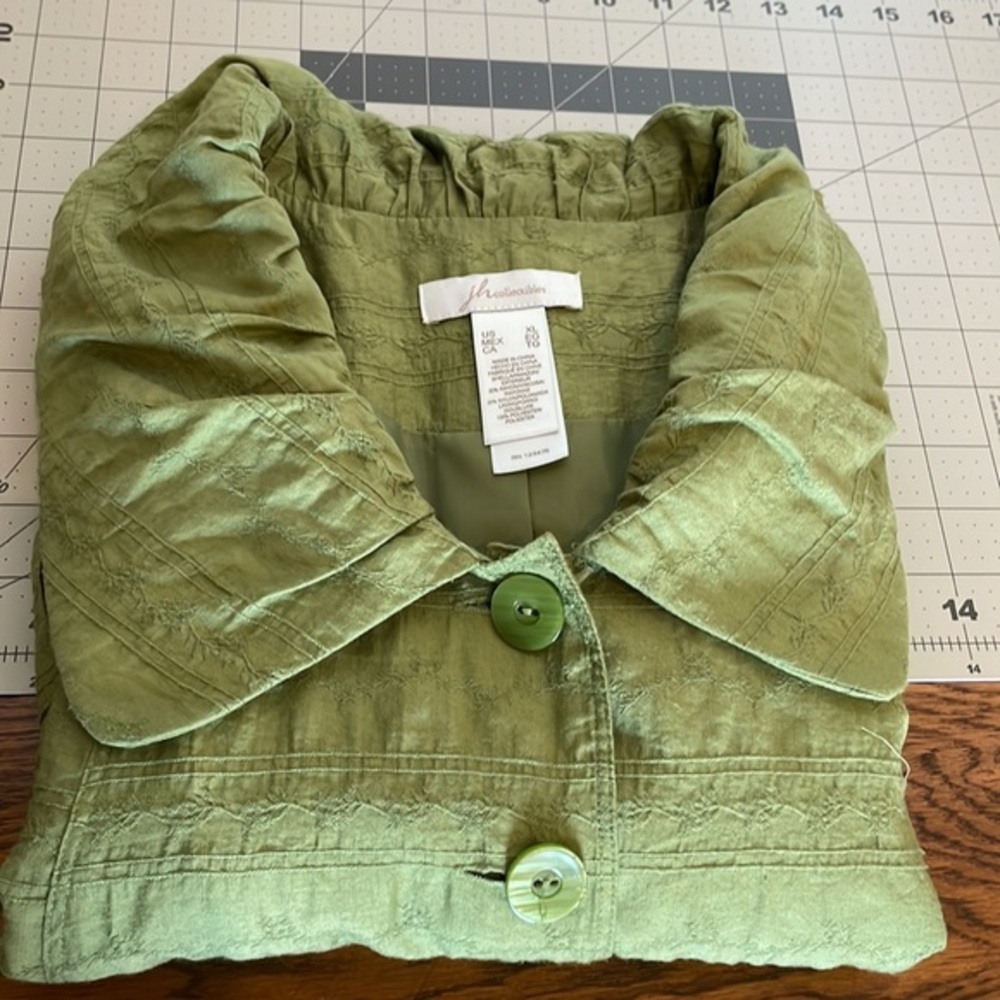 Lightweight Cropped Green Jacket - image 5